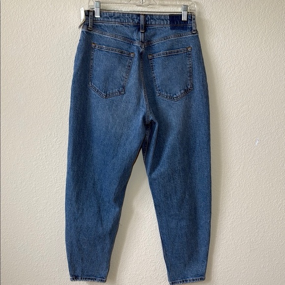 Abercrombie & Fitch Mom High Waist Distressed Jeans - Picture 7 of 11